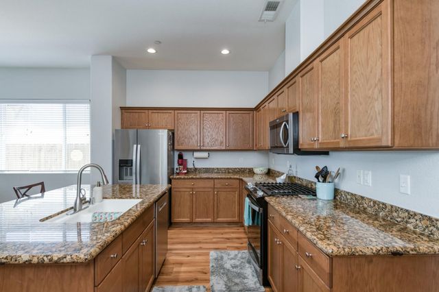 7633 E Fedora Avenue, Fresno, CA 93737