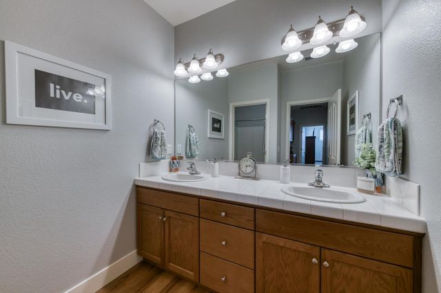 7633 E Fedora Avenue, Fresno, CA 93737