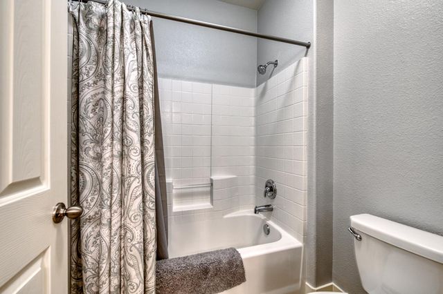 7633 E Fedora Avenue, Fresno, CA 93737