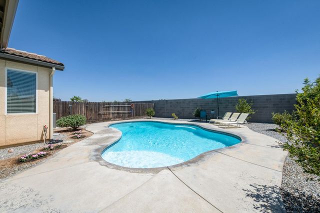 7633 E Fedora Avenue, Fresno, CA 93737