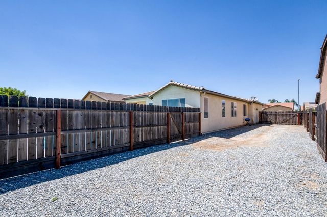 7633 E Fedora Avenue, Fresno, CA 93737