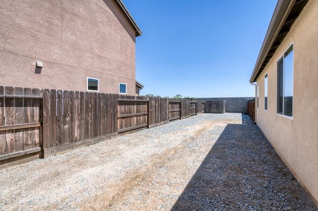 7633 E Fedora Avenue, Fresno, CA 93737