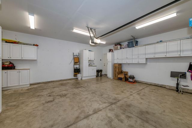 7633 E Fedora Avenue, Fresno, CA 93737