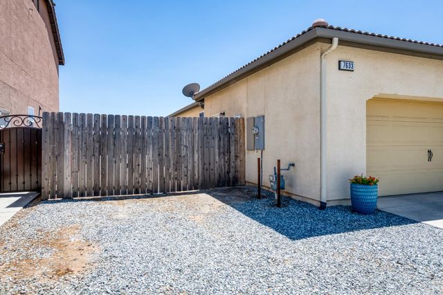 7633 E Fedora Avenue, Fresno, CA 93737
