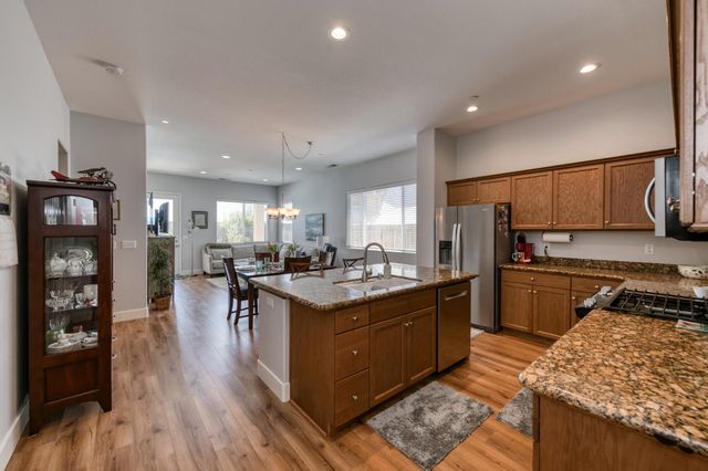 7633 E Fedora Avenue, Fresno, CA 93737