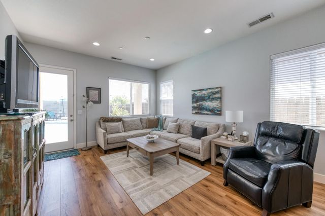 7633 E Fedora Avenue, Fresno, CA 93737
