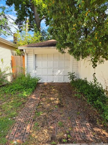 6821 N Ravenswood Avenue, Chicago, IL 60626