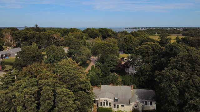 25 Whisper Ln, Fairhaven, MA 02719