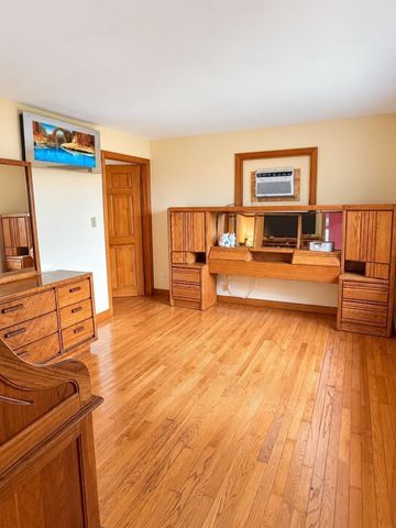 25 Whisper Ln, Fairhaven, MA 02719