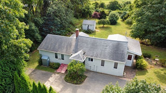 25 Whisper Ln, Fairhaven, MA 02719