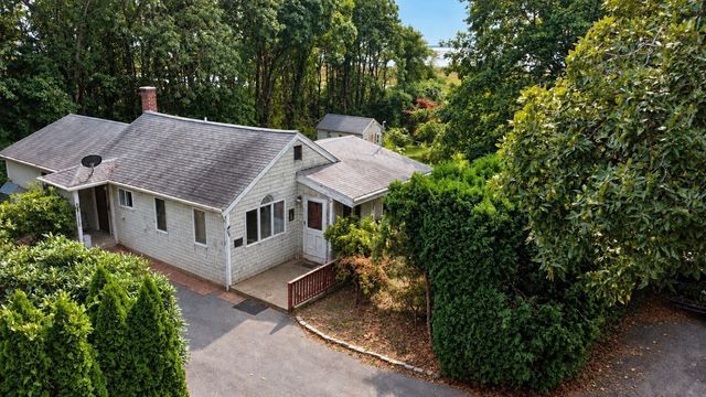 25 Whisper Ln, Fairhaven, MA 02719