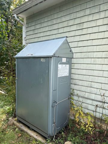 25 Whisper Ln, Fairhaven, MA 02719