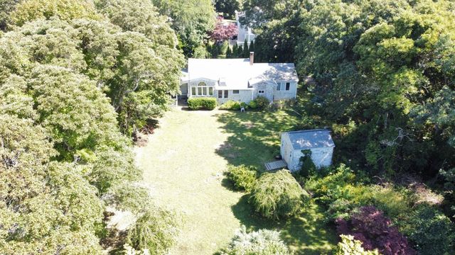 25 Whisper Ln, Fairhaven, MA 02719