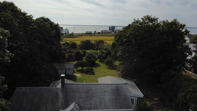 25 Whisper Ln, Fairhaven, MA 02719