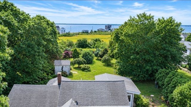 25 Whisper Ln, Fairhaven, MA 02719