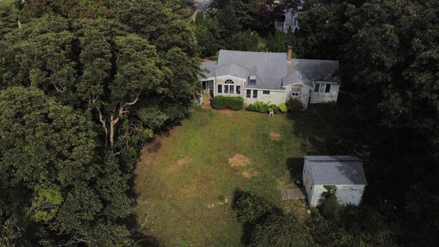 25 Whisper Ln, Fairhaven, MA 02719