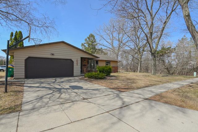 1024 EDGEWOOD DRIVE, Green Bay, WI 54311