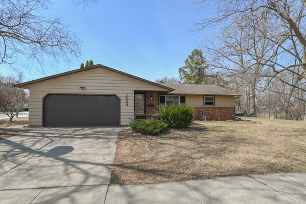 1024 EDGEWOOD DRIVE, Green Bay, WI 54311
