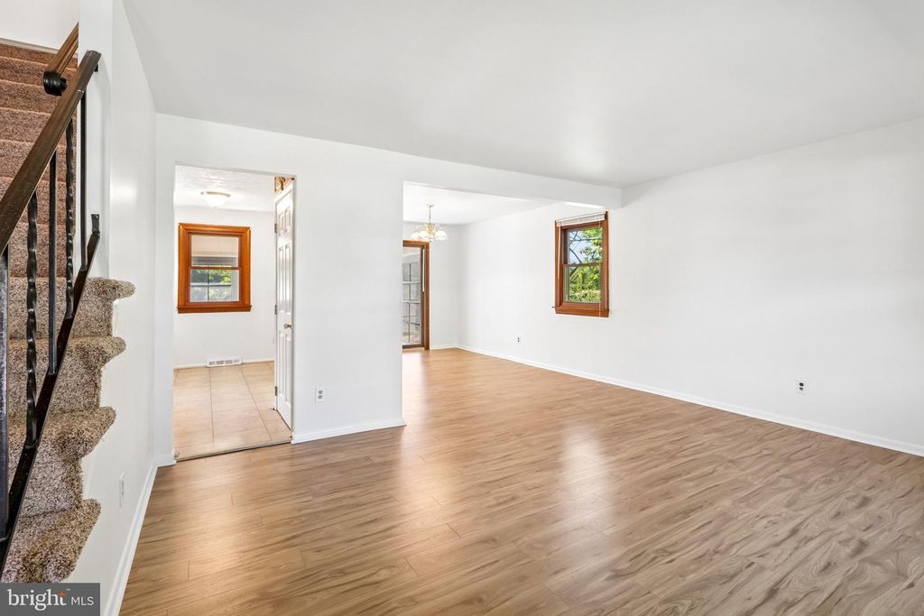 318 LAUREL DR, Collegeville, PA 19426 — photo 3
