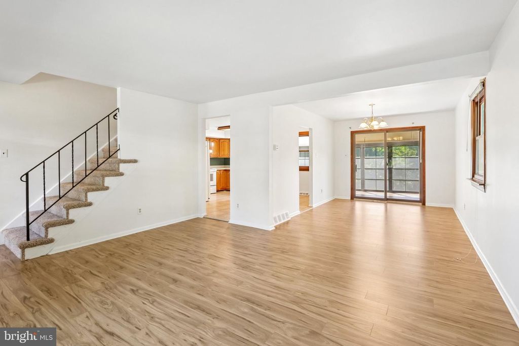 318 LAUREL DR, Collegeville, PA 19426 — photo 4