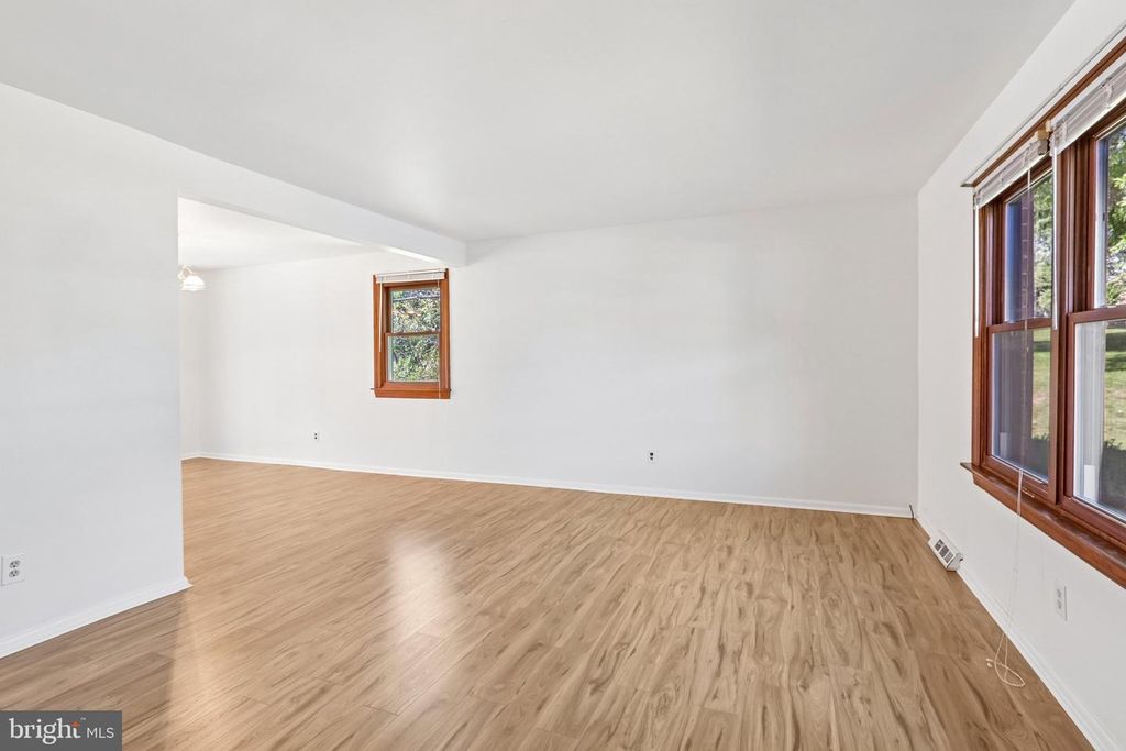 318 LAUREL DR, Collegeville, PA 19426 — photo 5