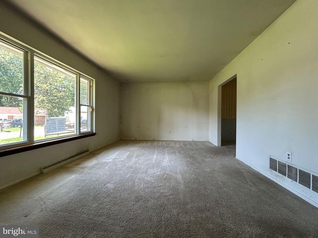 9512 SMALL DR, Clinton, MD 20735