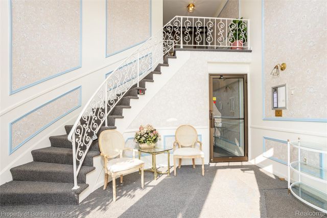 19710 W 13 MILE Road 102, Beverly Hills Village, MI 48025