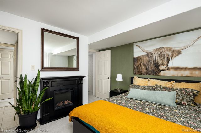 19710 W 13 MILE Road 102, Beverly Hills Village, MI 48025