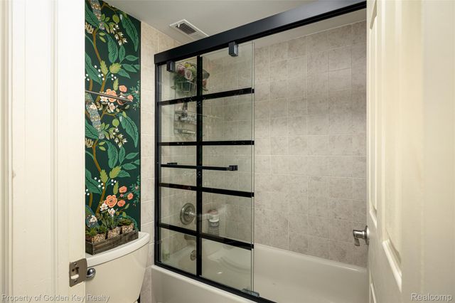 19710 W 13 MILE Road 102, Beverly Hills Village, MI 48025