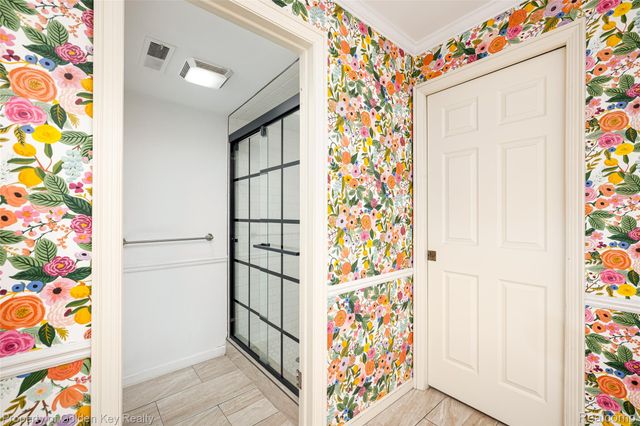 19710 W 13 MILE Road 102, Beverly Hills Village, MI 48025