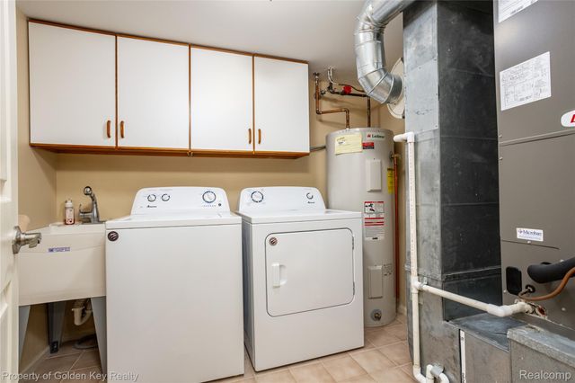 19710 W 13 MILE Road 102, Beverly Hills Village, MI 48025