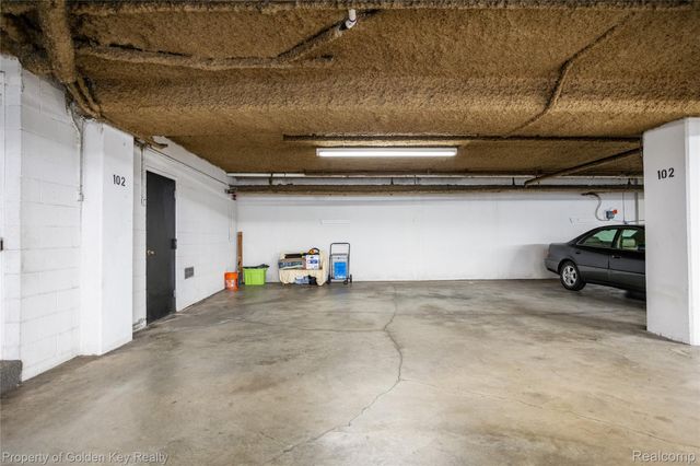 19710 W 13 MILE Road 102, Beverly Hills Village, MI 48025