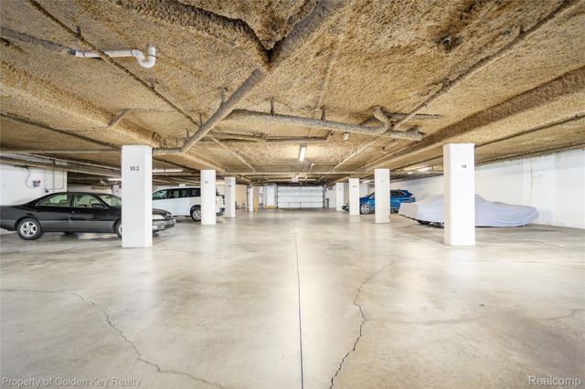 19710 W 13 MILE Road 102, Beverly Hills Village, MI 48025