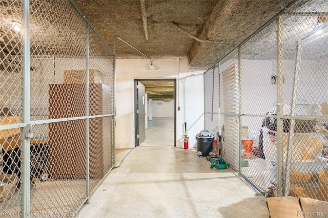 19710 W 13 MILE Road 102, Beverly Hills Village, MI 48025