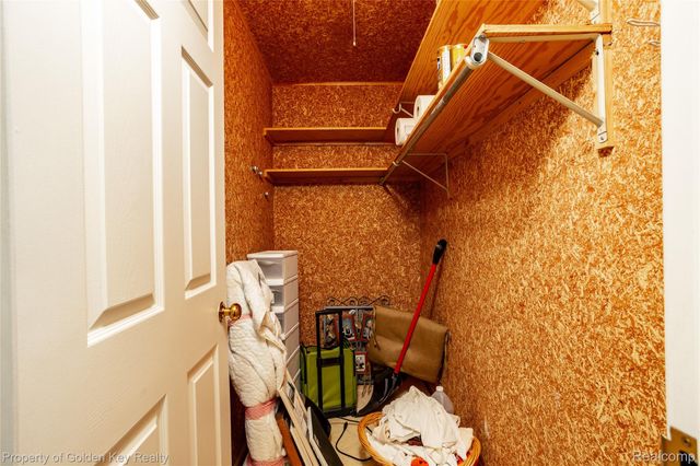 19710 W 13 MILE Road 102, Beverly Hills Village, MI 48025