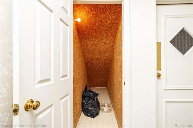 19710 W 13 MILE Road 102, Beverly Hills Village, MI 48025