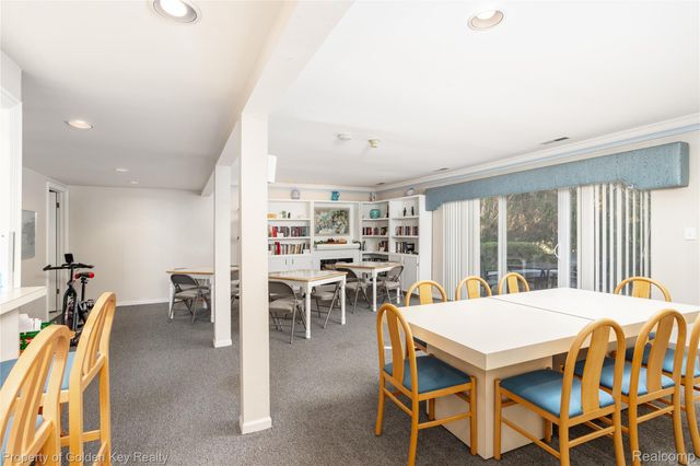 19710 W 13 MILE Road 102, Beverly Hills Village, MI 48025