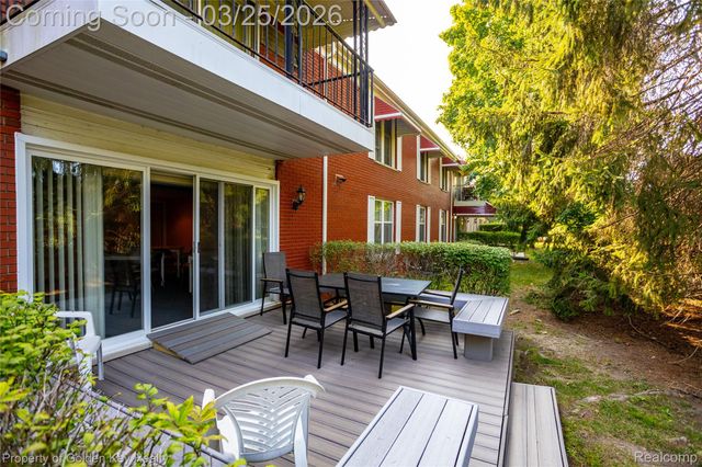 19710 W 13 MILE Road 102, Beverly Hills Village, MI 48025