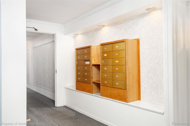 19710 W 13 MILE Road 102, Beverly Hills Village, MI 48025