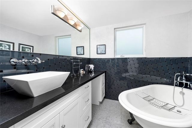 472 Sunset Dr, Hallandale Beach, FL 33009