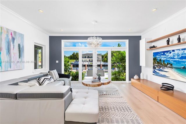 472 Sunset Dr, Hallandale Beach, FL 33009