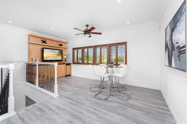 472 Sunset Dr, Hallandale Beach, FL 33009