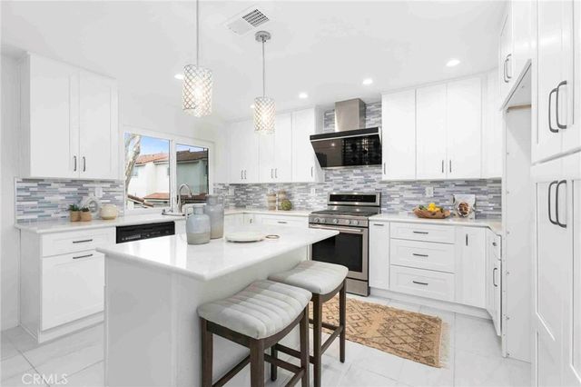 21072 Poolside, Huntington Beach, CA 92648