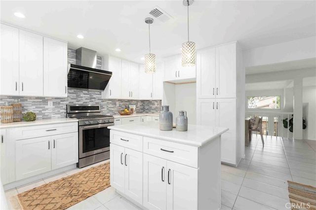 21072 Poolside, Huntington Beach, CA 92648