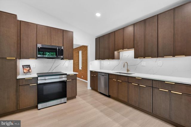 12128 BASSET LN, Reston, VA 20191