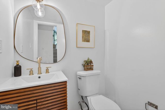 12128 BASSET LN, Reston, VA 20191