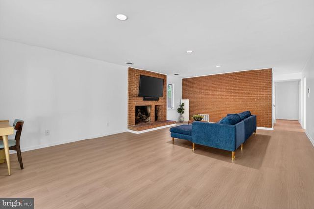 12128 BASSET LN, Reston, VA 20191