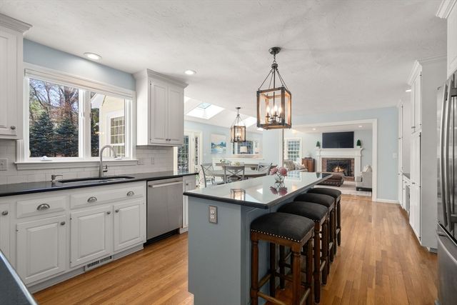 17 Kendall Dr, Westborough, MA 01581