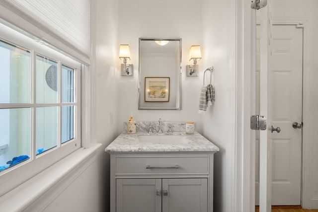 17 Kendall Dr, Westborough, MA 01581