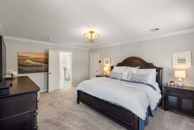 17 Kendall Dr, Westborough, MA 01581